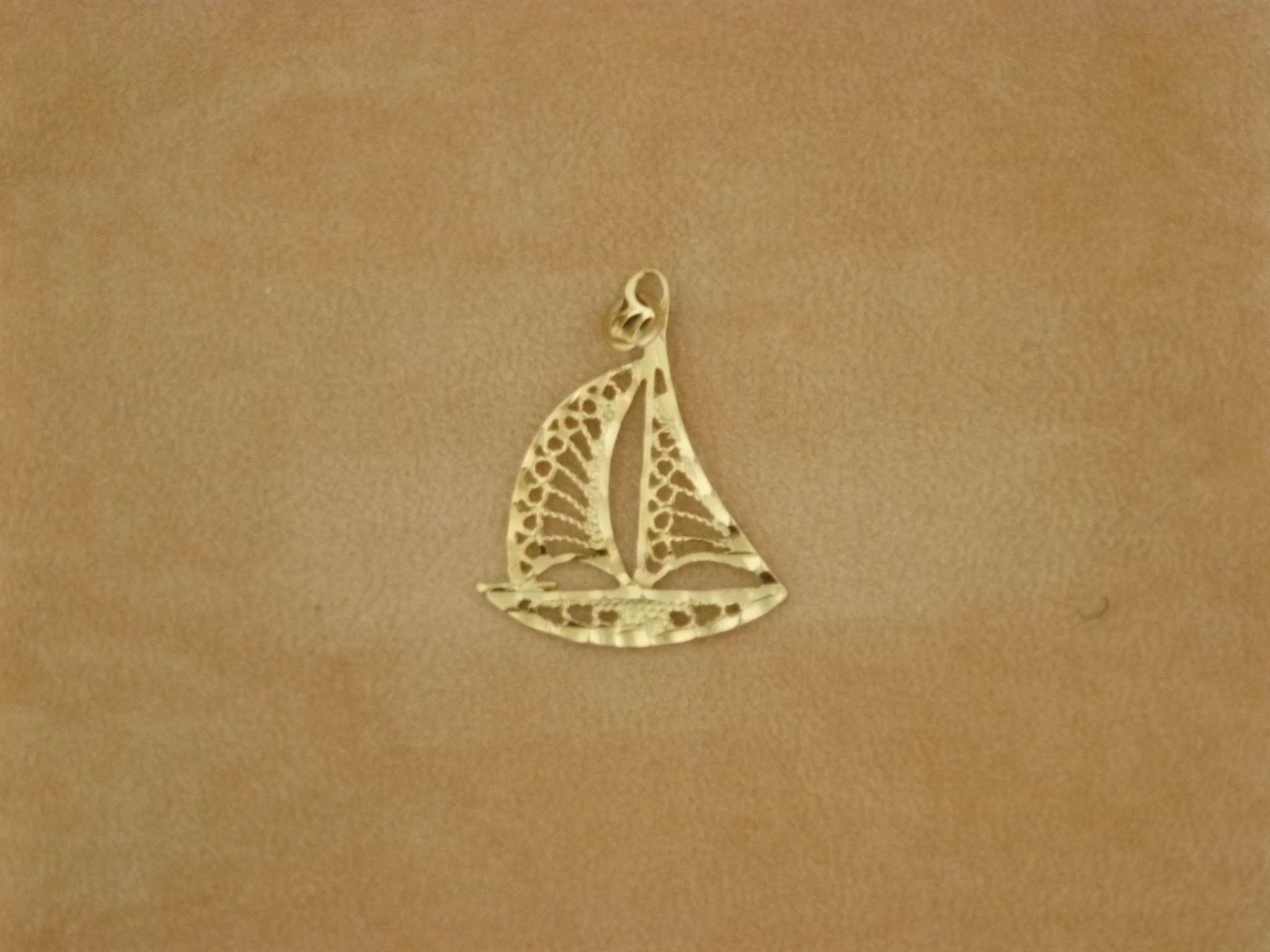 Details about   Real 10kt Yellow Gold Sailboat Charm 